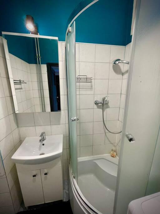Super Square Metro X2 Fast Wifi 55'Tv Netflix Hbo Appletv+ Amazontv Apartment Warsawa Bagian luar foto